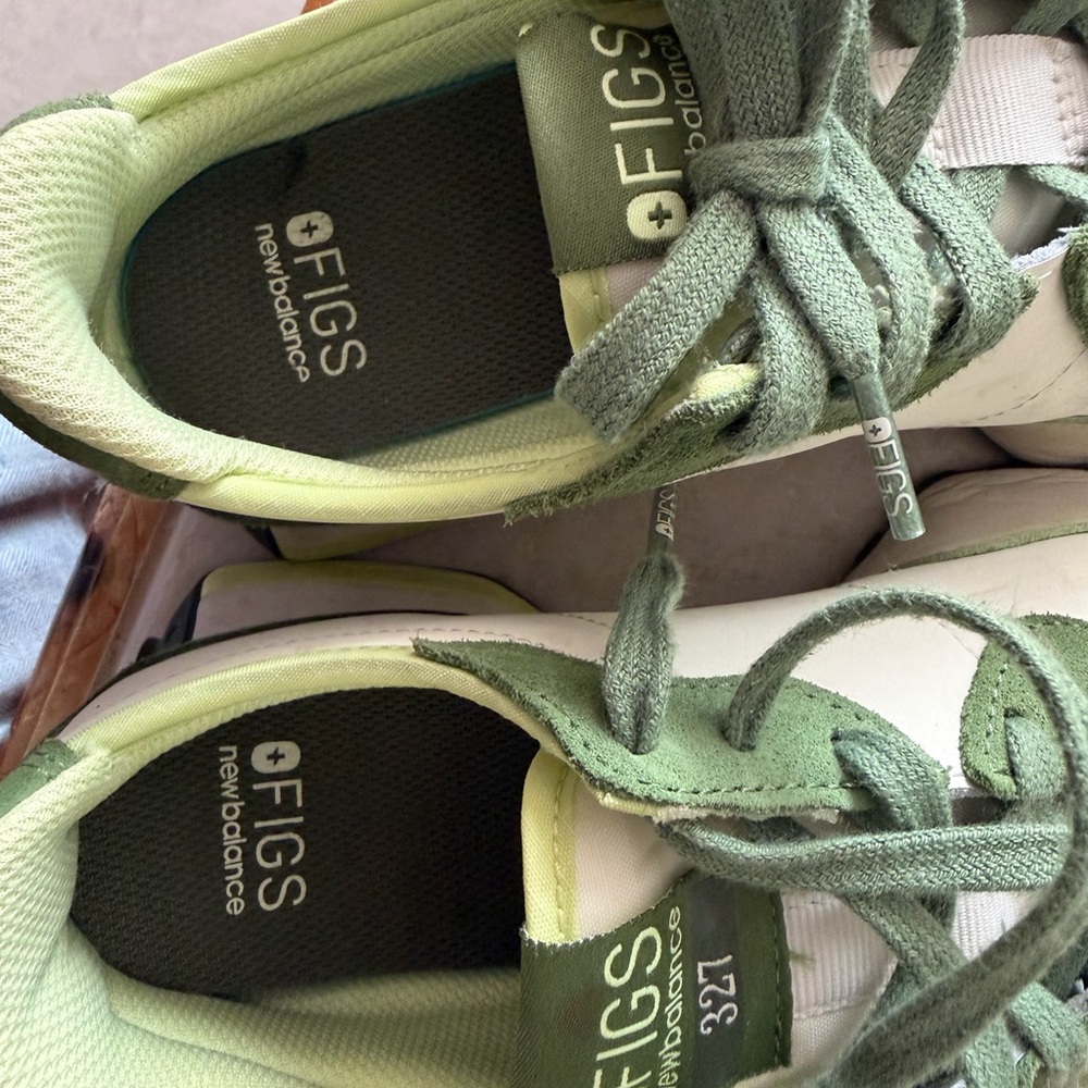 New Balance 327 figs Green & White Retro Runner Sneakers - Picture 3 of 6